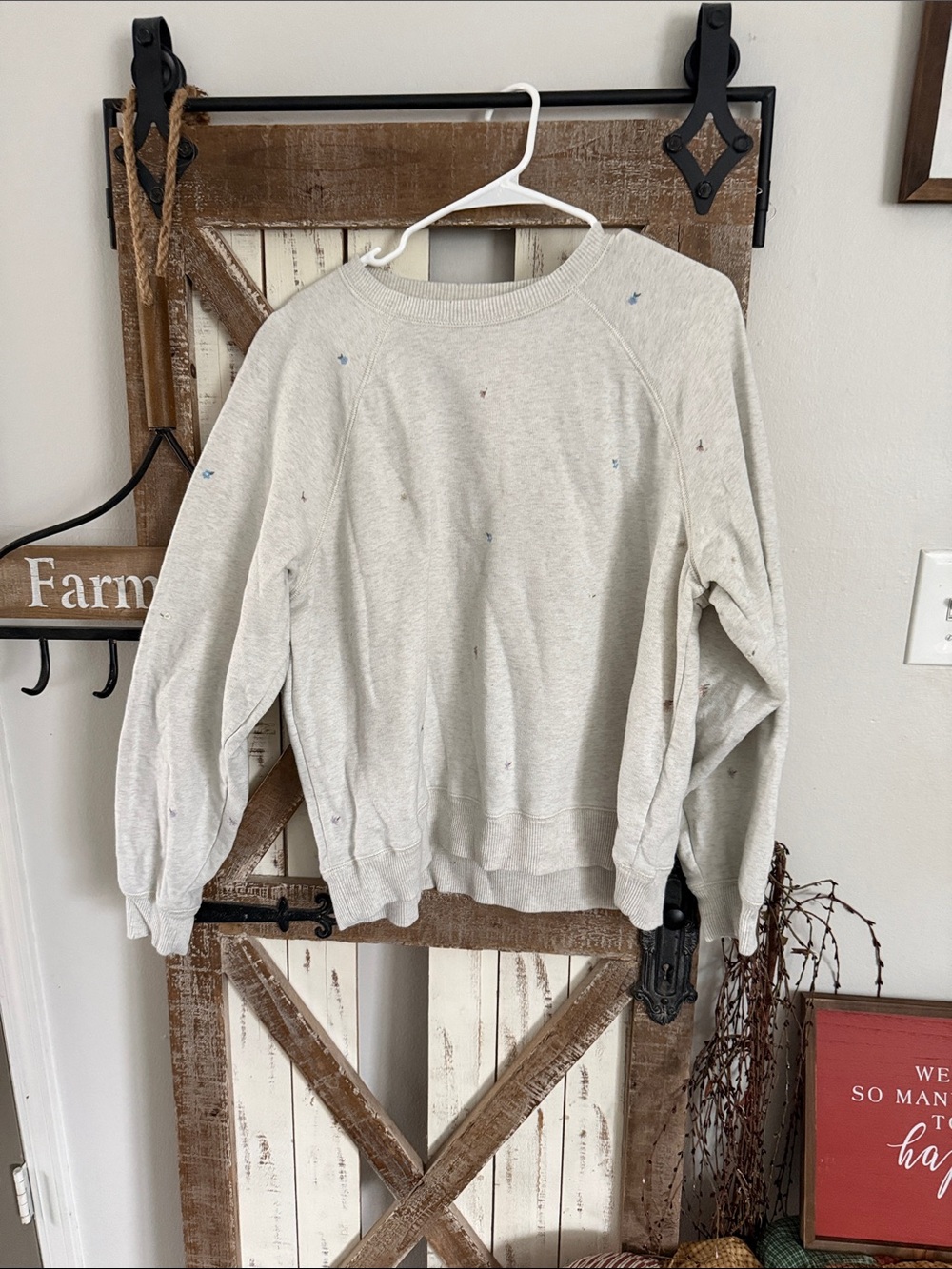 American Eagle Outfitters light gray sweatshirt with tiny blue and brown specks